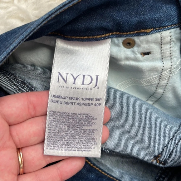 NYDJ Marilyn Straight Jeans In Size 6 Petite - Picture 9 of 10
